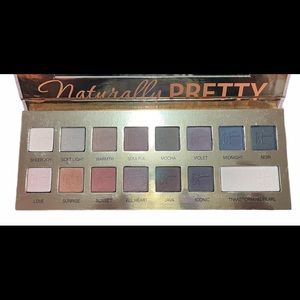 IT COSMETICS NATURALLY PRETTY